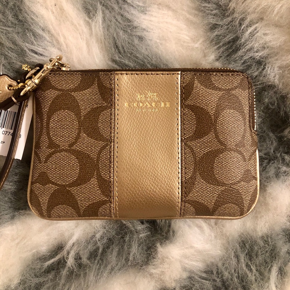 COACH WRISTLET 🌟 tan & gold 🌟 NWT